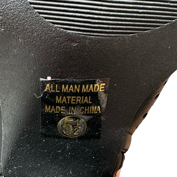 Soda Women’s Black Peep Toe Ankle Wedges Size 5.5 - Picture 4 of 4